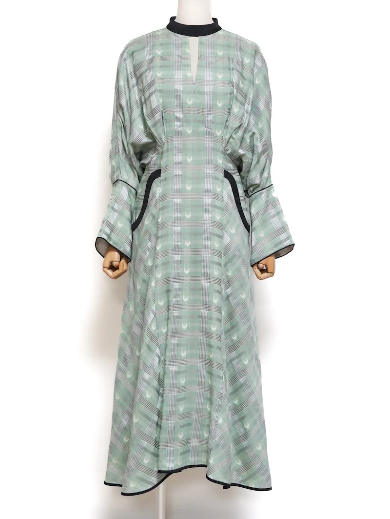 Mame Kurogouchi（マメ クロゴウチ）  KASURIプレイドドレス（グリーン/サイズ1）トルソー正面