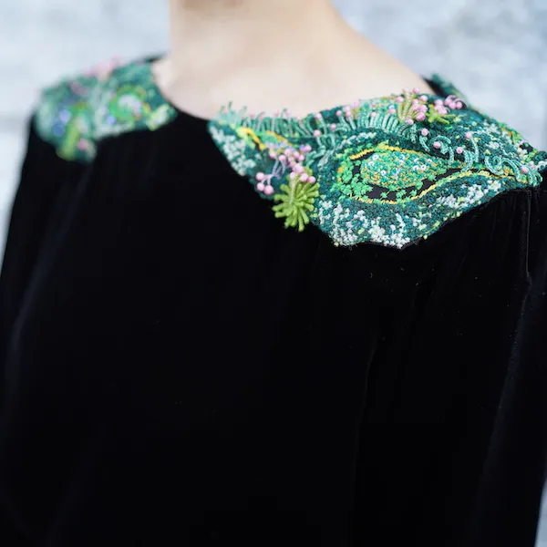 Mame Kurogouchi（マメ クロゴウチ）  エンブロイダードベルベットドレス（ブラック/サイズ2）バストアップ