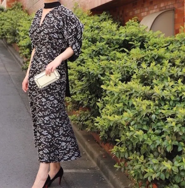 Mame Kurogouchi（マメ クロゴウチ）  フローラルカットジャガードボリュームスリーブドレス（ブラック/サイズ2）全身側面