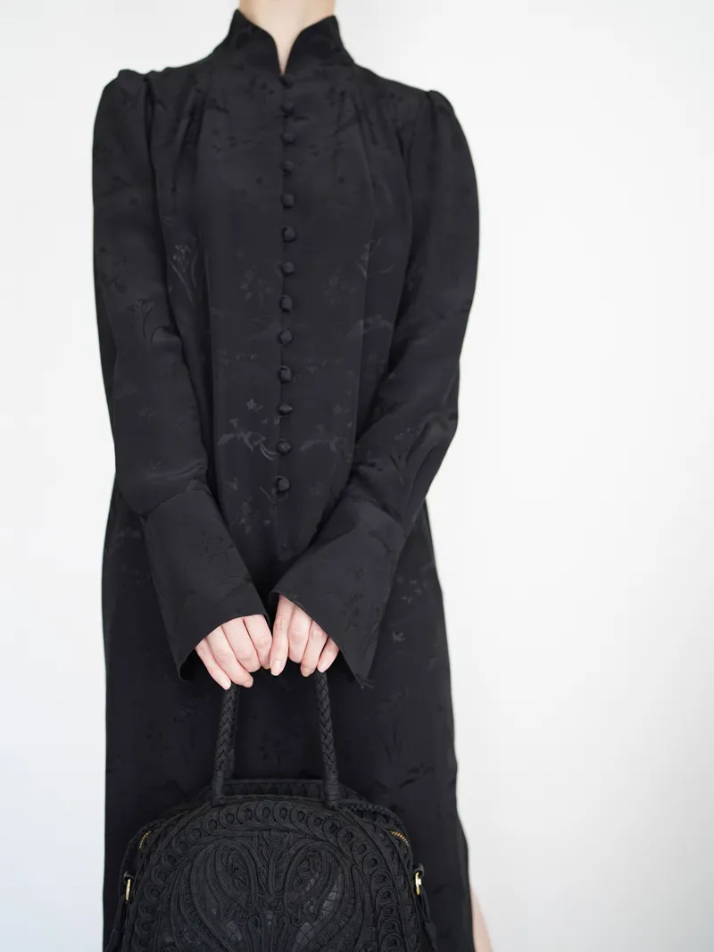 Mame Kurogouchi（マメ クロゴウチ）  フローラルジャガードIラインドレス（ブラック/サイズ3）バストアップ