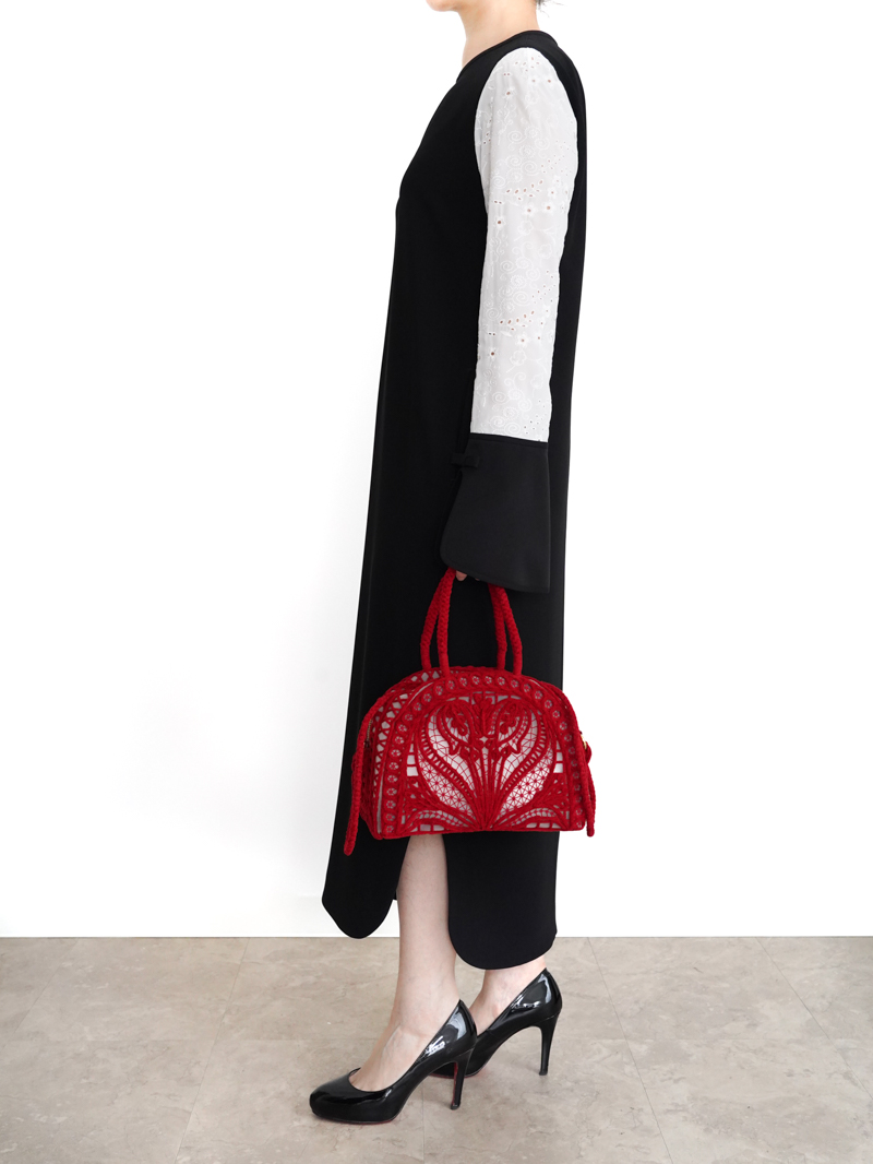 Mame Kurogouchi（マメ クロゴウチ）  フローラルエンブロイダリースリーブクラシックドレス（ブラック/サイズ2）全身側面