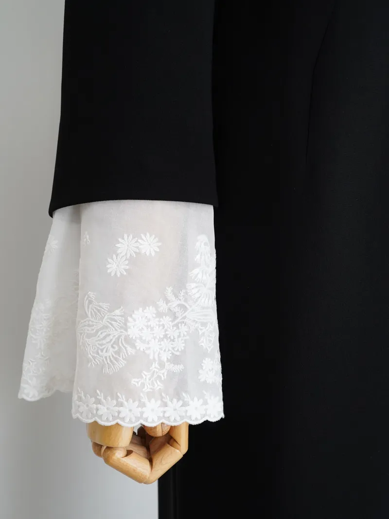 Mame Kurogouchi（マメ クロゴウチ）  エンブロイダリーカフスIラインドレス25FW（ブラック/サイズ3）トルソー袖アップ
