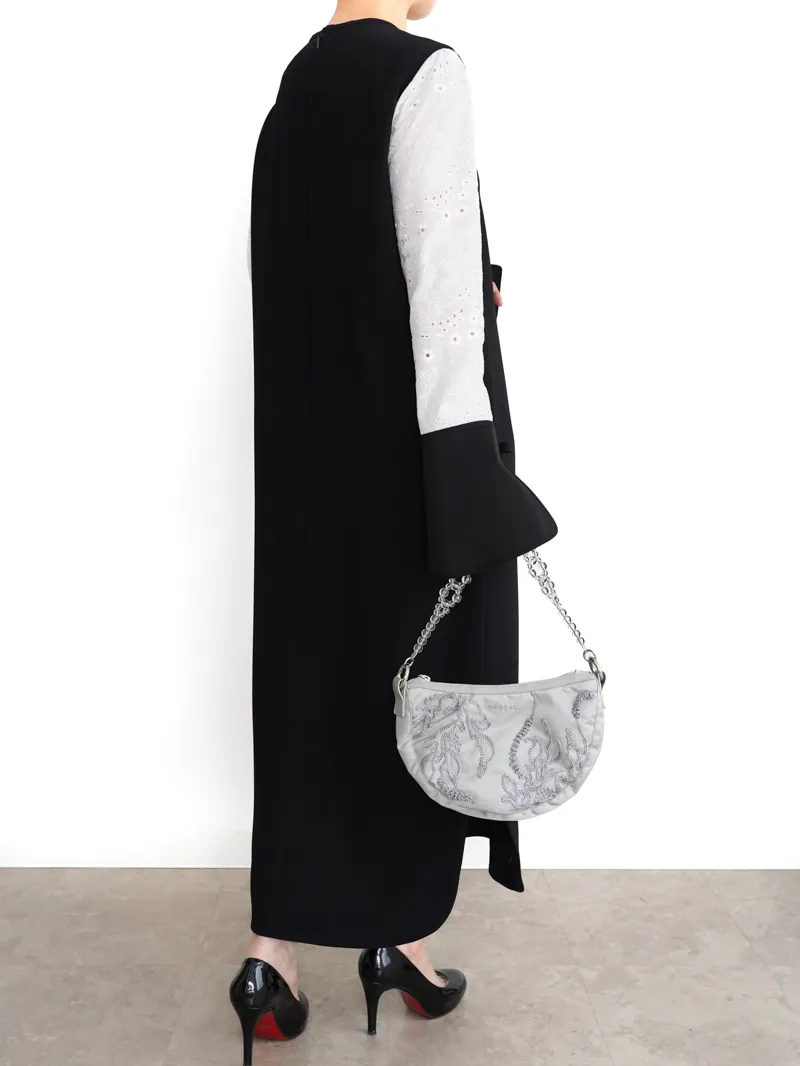 Mame Kurogouchi（マメ クロゴウチ）  フローラルエンブロイダリースリーブクラシックドレス（ブラック/サイズ3）全身背面