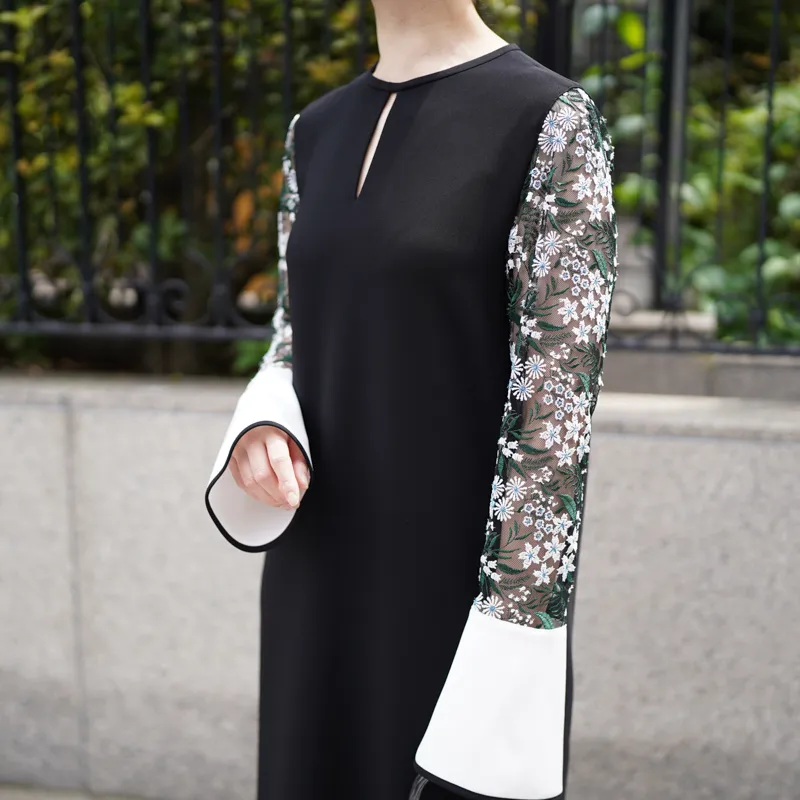 Mame Kurogouchi（マメ クロゴウチ）  フローラルレーススリーブクラッシックドレス（ブラック/サイズ3）モデルバストアップ