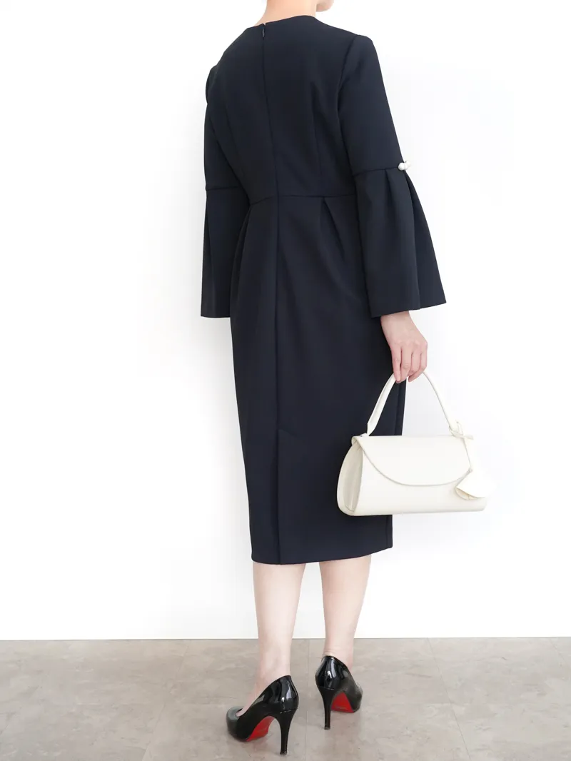 UNITED ARROWS（ユナイテッドアローズ）  フレアスリーブドレス（ネイビー/サイズ38）　モデル背面