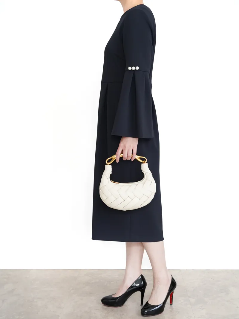 UNITED ARROWS（ユナイテッドアローズ）  フレアスリーブドレス（ネイビー/サイズ40）モデル側面