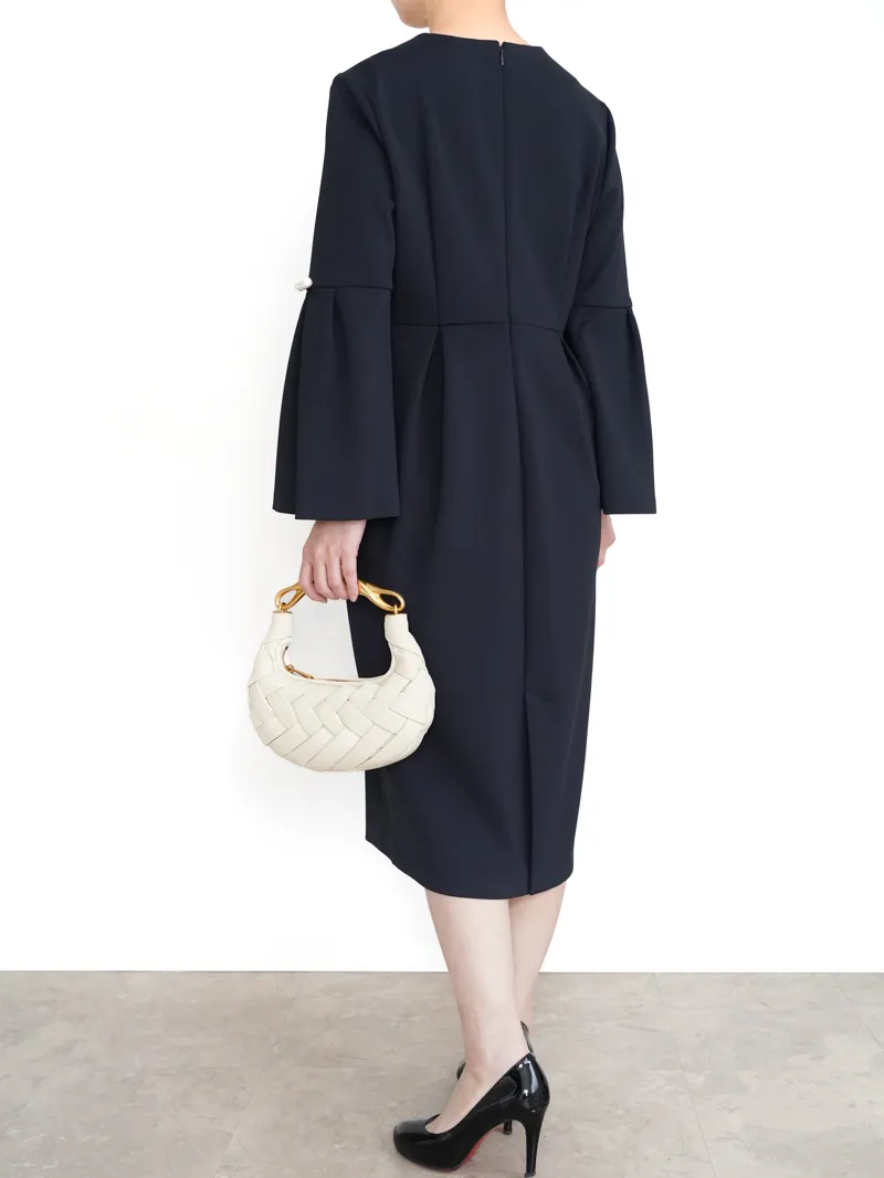 UNITED ARROWS（ユナイテッドアローズ）  フレアスリーブドレス（ネイビー/サイズ40）モデル背面
