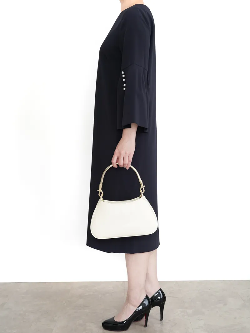 UNITED ARROWS（ユナイテッドアローズ） パウダリードレープIラインドレス（ネイビー/サイズ38）　モデル側面