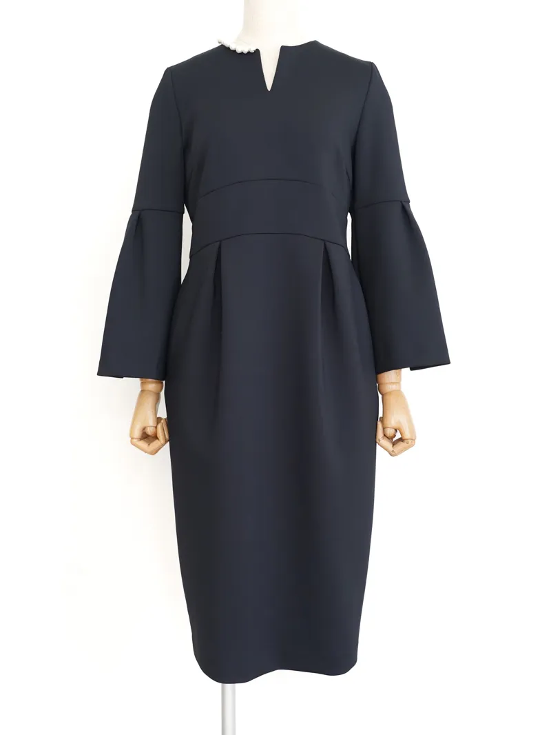 UNITED ARROWS（ユナイテッドアローズ） パールモチーフ スリットノーカラードレス（ネイビー/サイズ40）　トルソー正面