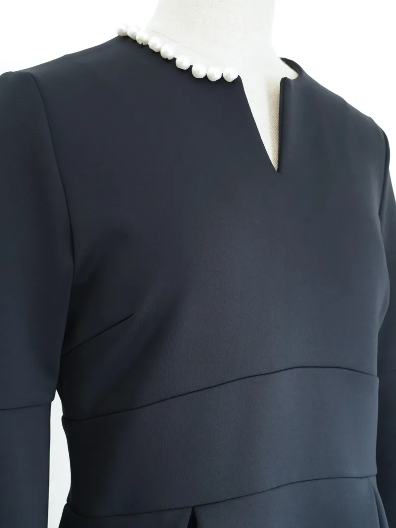 UNITED ARROWS（ユナイテッドアローズ） パールモチーフ スリットノーカラードレス（ネイビー/サイズ40）　トルソーバストアップ