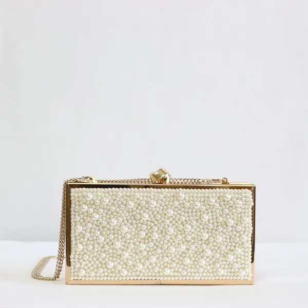 FOREVER NEW（フォーエヴァーニュー）  ゴールドレザー＆パールクラッチバッグ正面