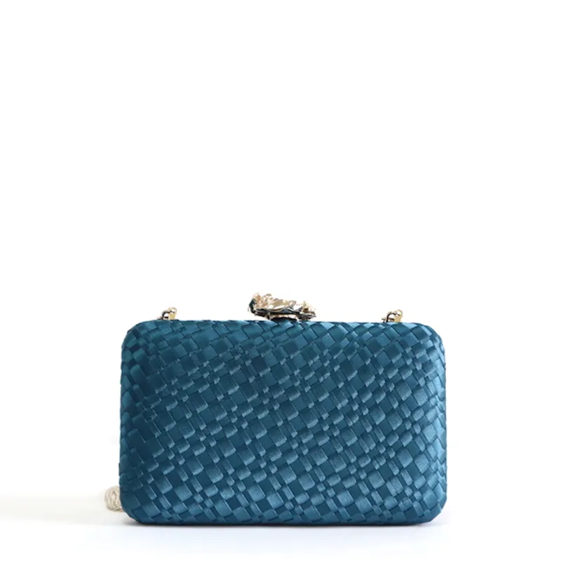 FOREVER NEW（フォーエヴァーニュー）  イントレチャートサテンクラッチバッグ　正面