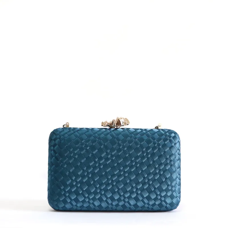 FOREVER NEW（フォーエヴァーニュー）  イントレチャートサテンクラッチバッグ　背面