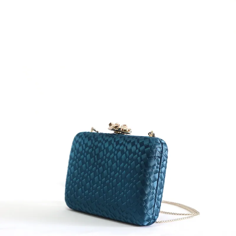 FOREVER NEW（フォーエヴァーニュー）  イントレチャートサテンクラッチバッグ　側面