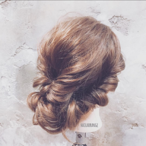 結婚式のお呼ばれ髪型。自分で出来る、流行りのゆるふわヘアアレンジ【７選】