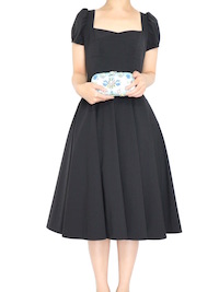 両家顔合わせ お食事会で最適な服装とは Life Is Dress ブランドドレスレンタルのthe Dress