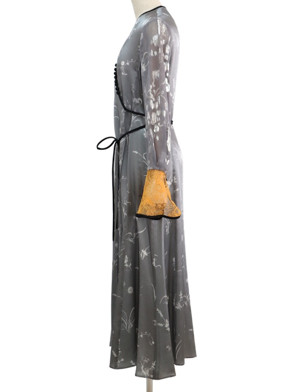 Mame Kurogouchi（マメ クロゴウチ） シルクラメプリントVネックドレス（グレー/サイズ1）｜レンタルドレス THE DRESS