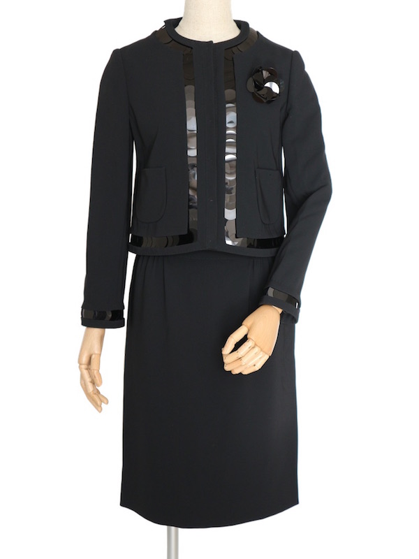 MOSCHINO（モスキーノ） スパンコールノーカラースーツ（ブラック/サイズ42）｜レンタルドレス THE DRESS