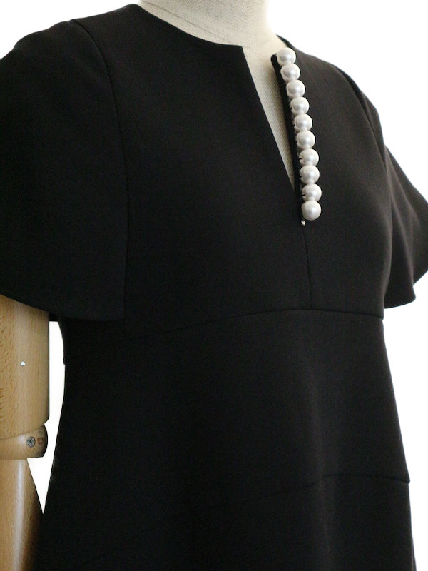 YOKO CHAN（ヨーコチャン） フレアスリーブパールスリットラインロングドレス（ブラック/サイズフリー）｜レンタルドレス THE DRESS